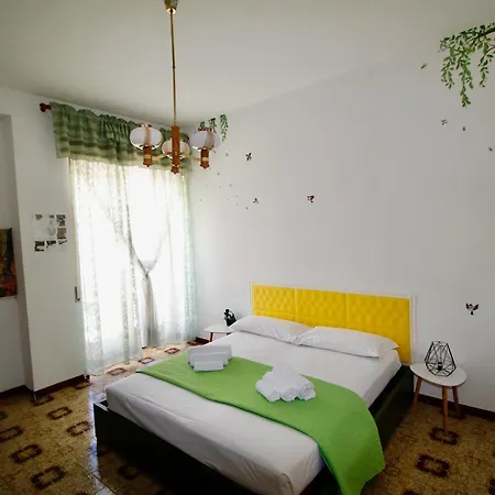 Sicilian In Donnalucata-sleeps 4- 2min Apartment