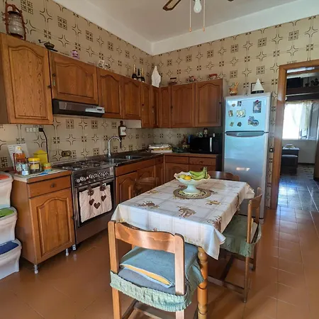 Sicilian In Donnalucata-sleeps 4- 2min Apartment